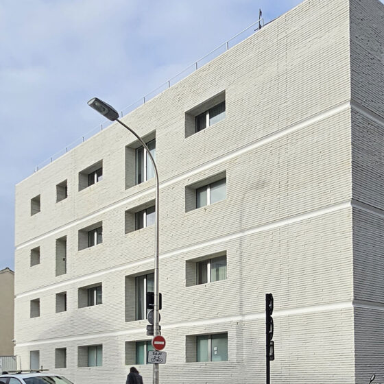 Hotel de Police Municipale de Courbevoie (92) - Anonymes Architectes (75) - Ville de Courbevoie (92) - 675 m² de Briques Béton BlocStar AmR70 & Am180 lisses et clivées
